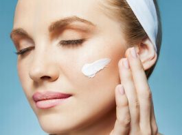 Soin quotidien de la peau pour éviter les signes de vieillissement Soin quotidien de la peau pour éviter les signes de vieillissement