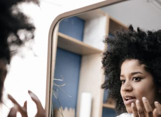 La meilleure crème hydratante pour la peau noire – avis 2021 et guide d’achat La meilleure crème hydratante pour le visage pour la peau noire - avis et guide d'achat